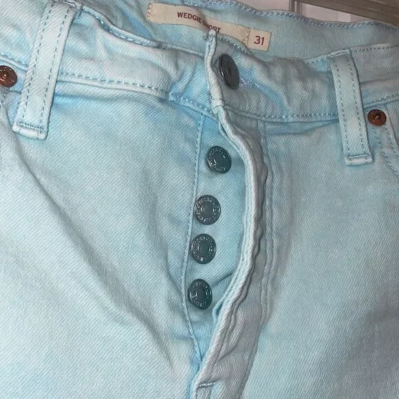 Levi’s wedgie Jean shorts  - Picture 3 of 6
